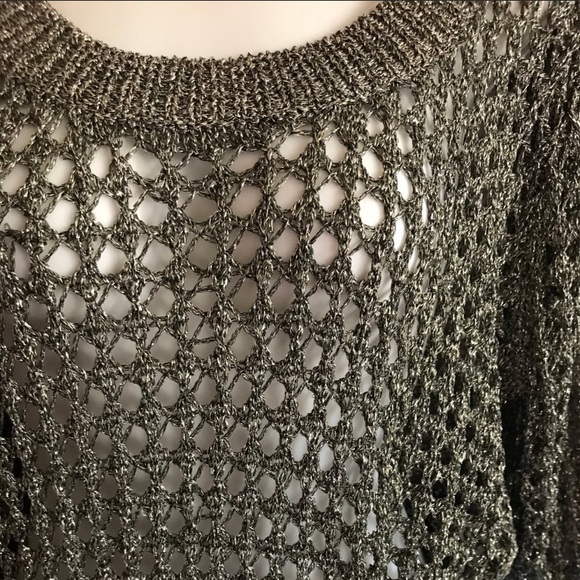 NWT Gray Metallic Top Size M by Tinonel - Picture 3 of 4